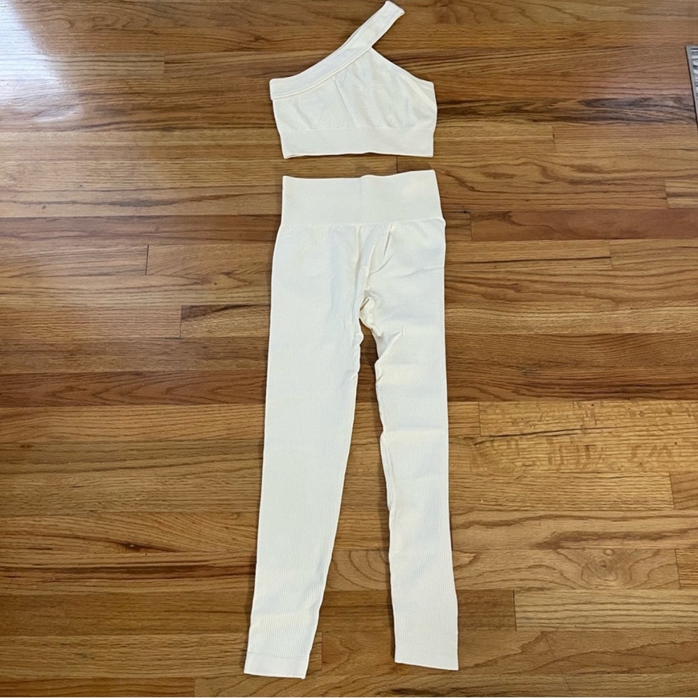2-piece workout set off shoulder crop top with leggings